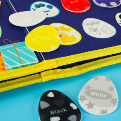 Zmyslová manipulačná doska montessori na batoh modrá