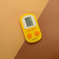 Elektronická arkádová hra prenosná konzola žltá