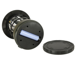 Solárna lampa na dvore